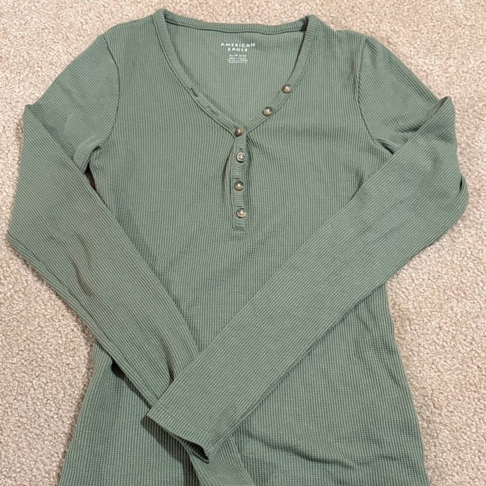 American Eagle Outfitters Olive Buttoned Long Sleeve Tee